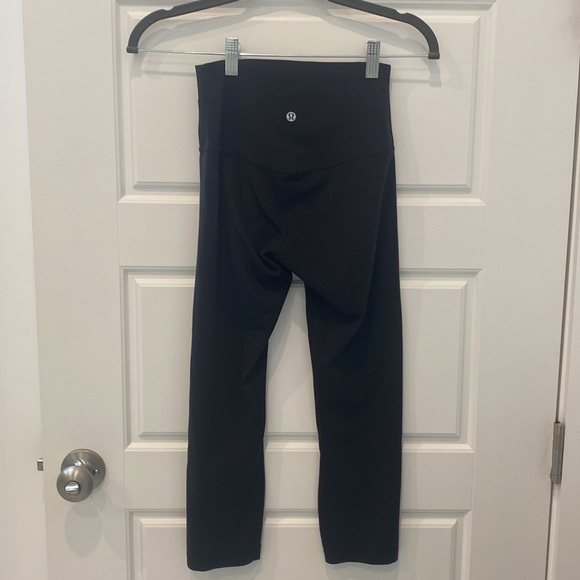 Lululemon cropped black Wunder Train leggings - Picture 4 of 5